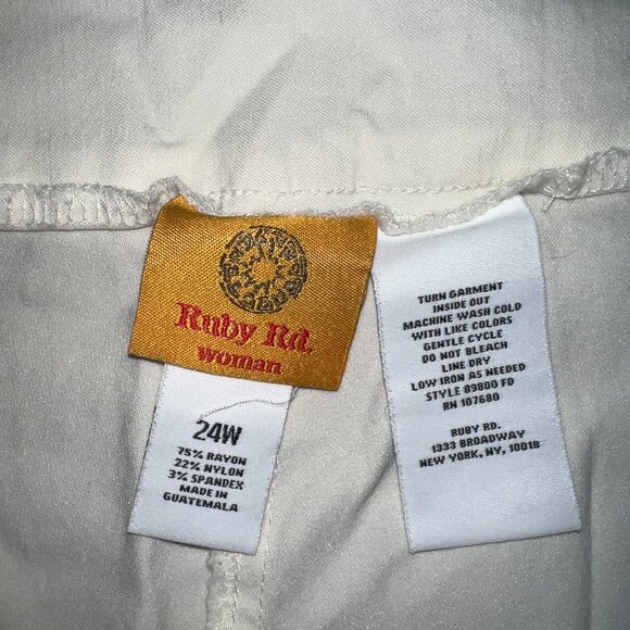 Ruby Rd. Women’s White Stretch Capri Pants – Size 24W - Picture 3 of 3